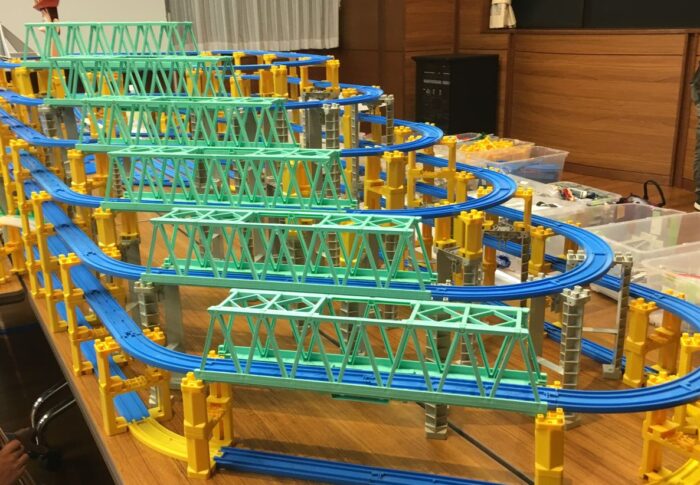 プラレール巨大レイアウトの定番「ひな壇」の話